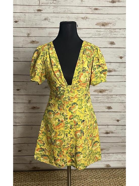 Urban Outfitters Dresses & Skirts - Urban Outfitter Bettie twist front floral linen-blend mini dress Size Medium